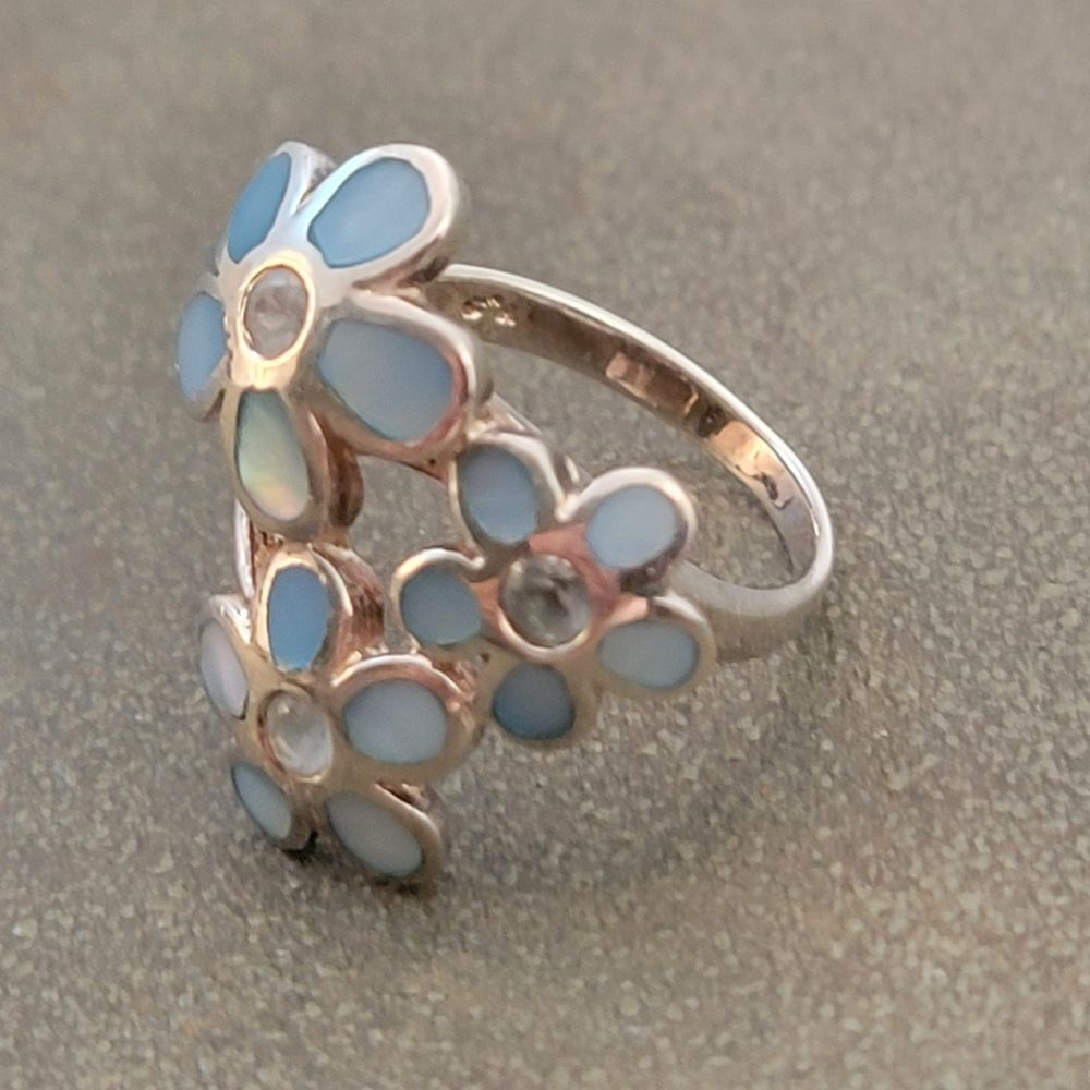 Château d'Argent Sterling Blue  Three Flower Mother of Pearl Sterling Ring - Picture 6 of 8